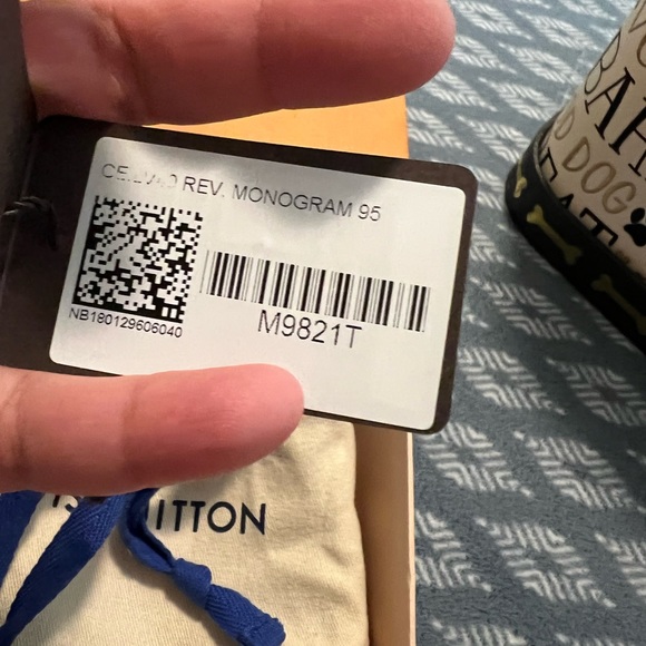 Louis Vuitton mens belt - Picture 2 of 5